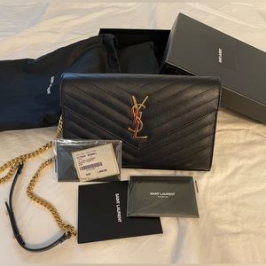 Saint Laurent Monogrammed Large Grain Poudre Wallet on Chain in black!